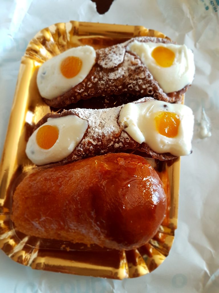 Cannoli vs babà napolitain, il y a match