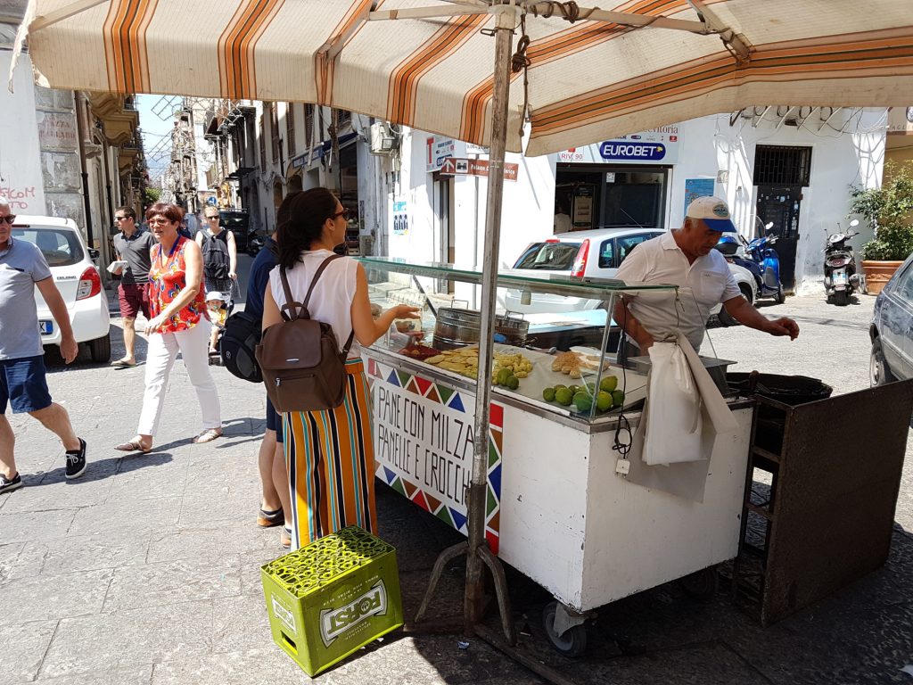 Stand de bouffe de rue à Palerme